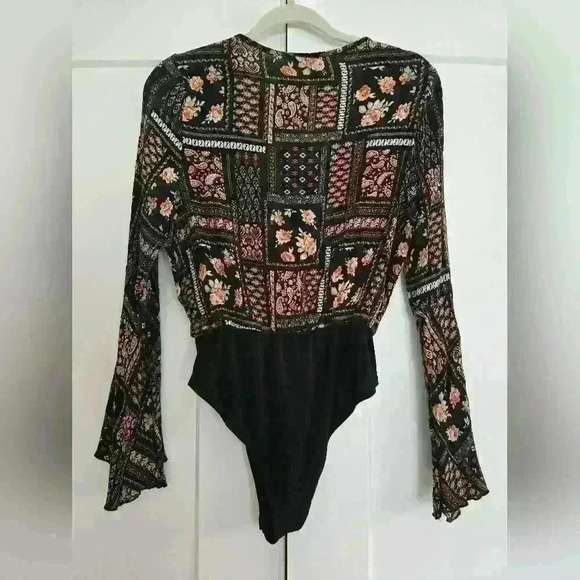 Peach Love California Floral Bell Sleeve Bodysuit - Picture 7 of 12